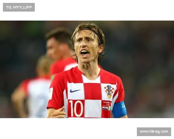 终场哨响,克罗地亚老将莫德里奇跪地掩面的复杂情绪 终场哨响,克罗地亚老将莫德里奇跪地掩面的复杂情绪